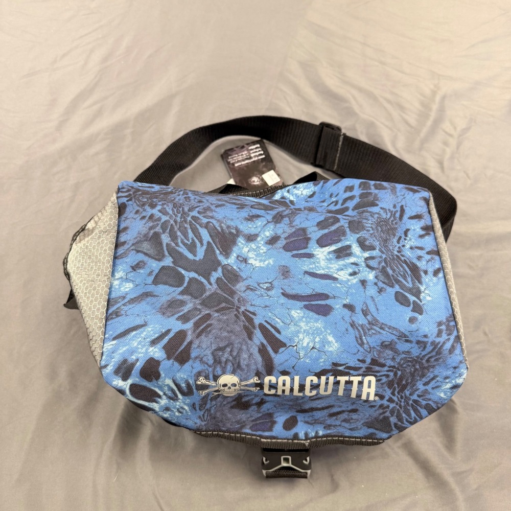 Calcutta Prym1 Camo Shoreline Tackle Bag Blue Black Skull CEXTB3600 NWT No Boxes